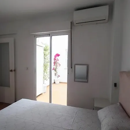 With Parking 280 M From Locos Apartment